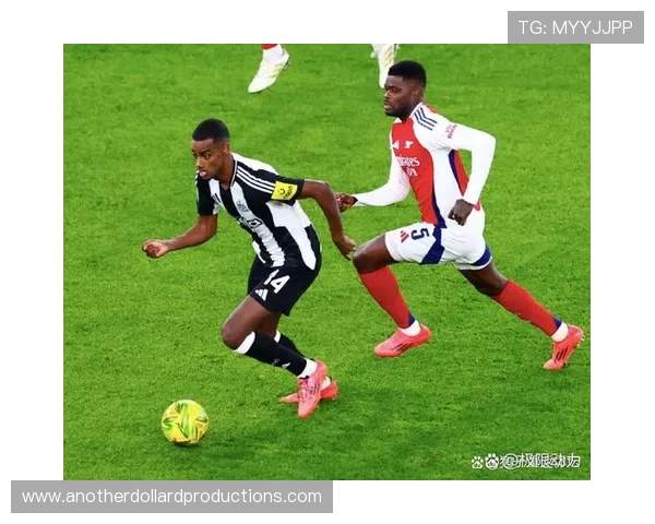 赖斯状态回暖，展现出色抢断能力助英格兰队在重要比赛中制胜