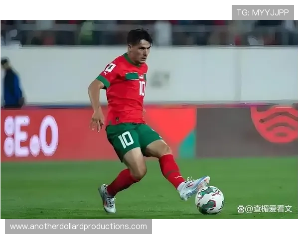 阿什拉夫国家队出场达百场，持续提升边路攻防表现