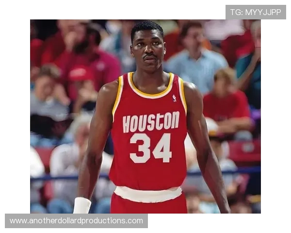 奥拉朱旺内线背身单打效率提升 完胜同代中锋对抗